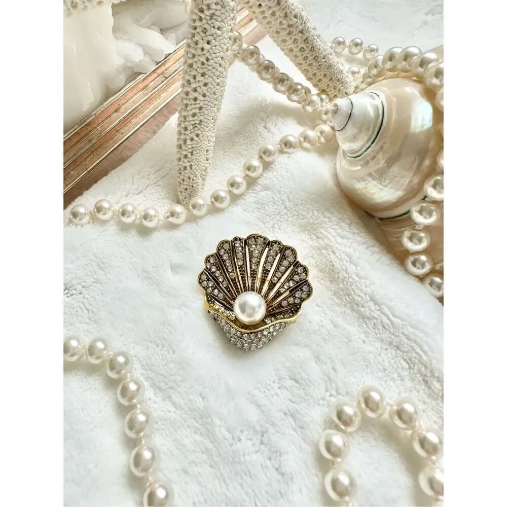 Antique style gorgeous clam shell with pearl brooch